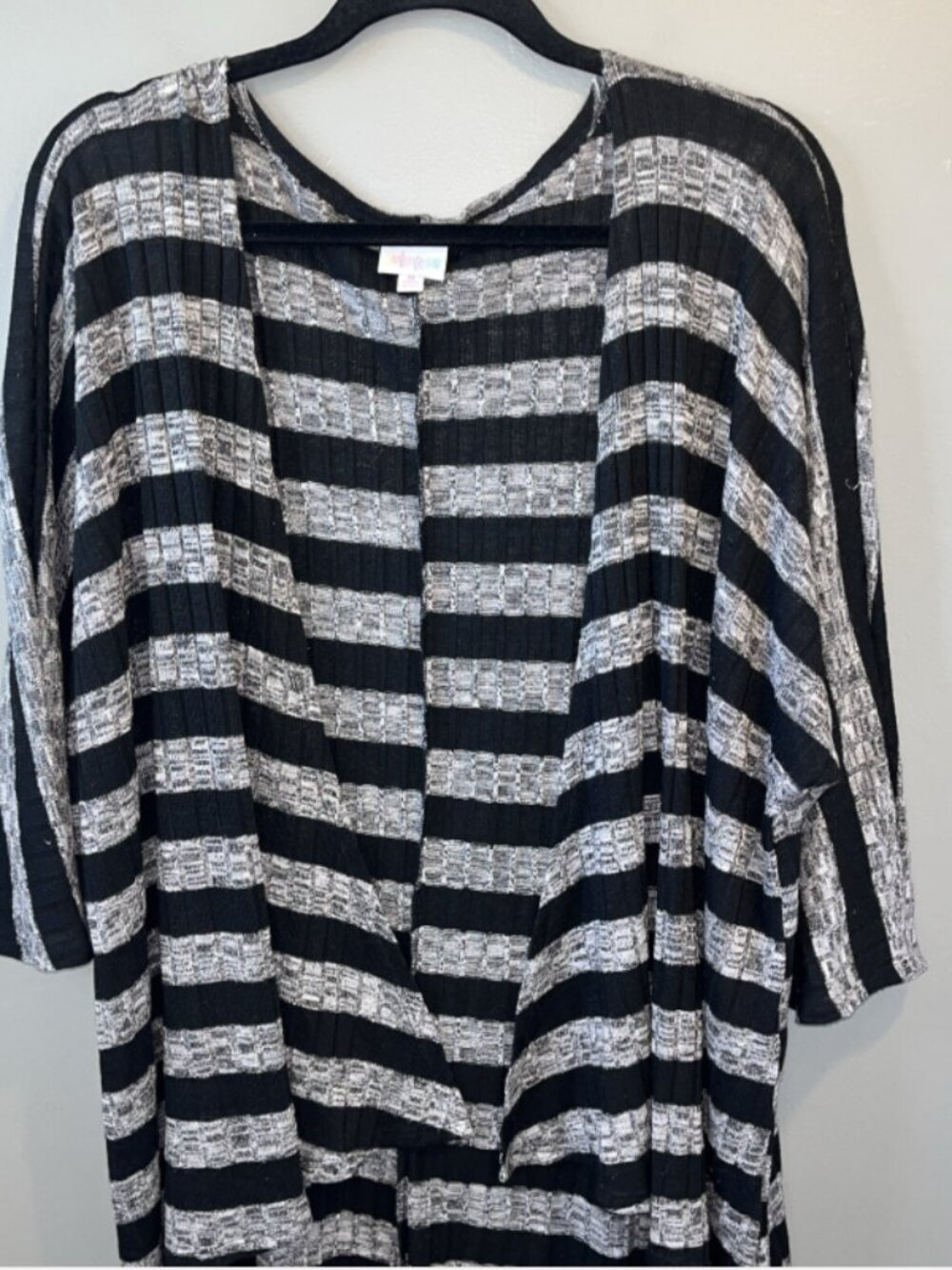 LulaRoe Lindsay Kimono Cardigan Womens M Stretchy Ribbed Grey/Black Stripe Hi-Lo - Picture 6 of 14